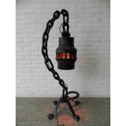 Staande lamp gemaakt van een karrenwiel, ketting en hoefijzer, Jaren 70