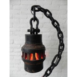 Staande lamp gemaakt van een karrenwiel, ketting en hoefijzer, Jaren 70