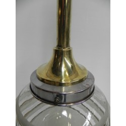 Art Deco hanglamp met glazen bol en messing armatuur