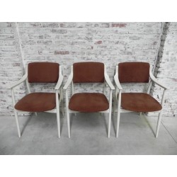 3 vintage stoelen met armleuningen en ribfluwelen bekleding