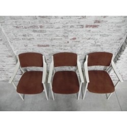 3 vintage stoelen met armleuningen en ribfluwelen bekleding