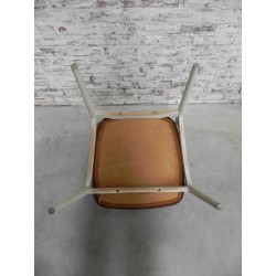 3 vintage stoelen met armleuningen en ribfluwelen bekleding