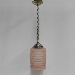 Art Deco hanglamp met roze matglazen kap