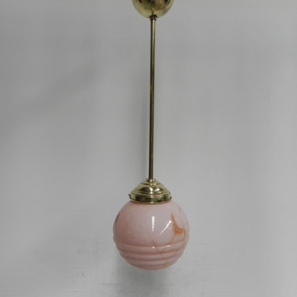 Art Deco hanglamp met roze glazen bol