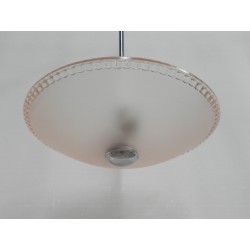 Art Deco hanglamp met roze glazen schaal aan verchroomde pendel