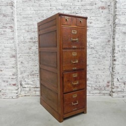 Oak chest of drawers...