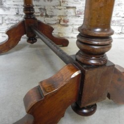 Oak bistro table from the Ardennes, early 20th century detail