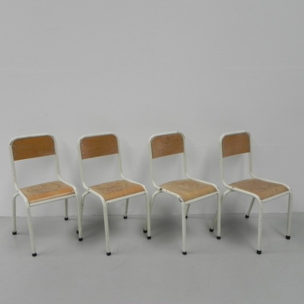 TILT vintage design: gebruikte design meubels en Art Deco, Industrieel, 4 schoolstoelen zithoogte 43 cm, 4 school c