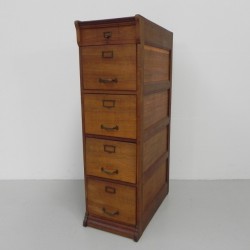 Oak chest of drawers with 5...