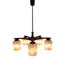 Vintage hanglamp met 5 glazen kappen, jaren 60 brandend