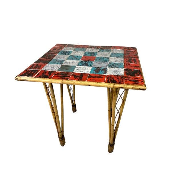 Vintage bamboe eettafel met tegels in rood, wit, blauw, jaren '50