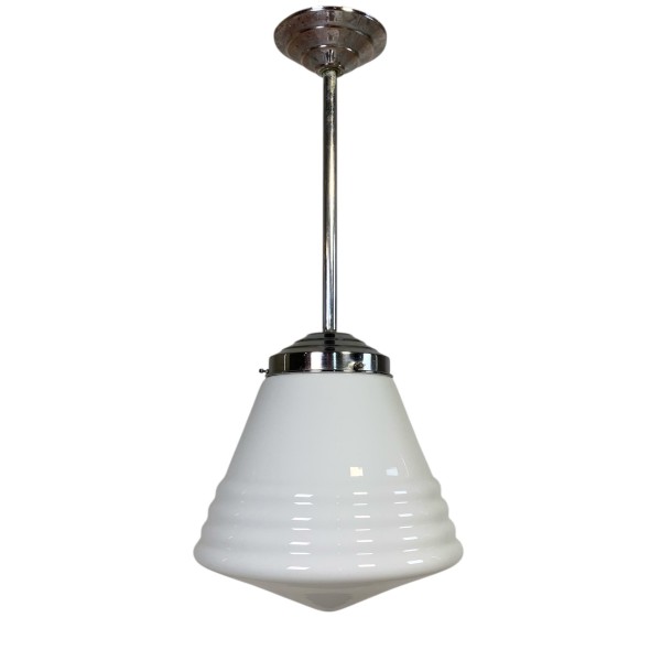 Art Deco hanglamp met opaline kap, jaren 30