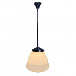 Art Deco hanglamp met opaline kap, Val St Lambert, jaren 30 brandend