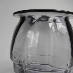 Art Deco vase with twisted vertical bands, Doyen style, 1930s edge