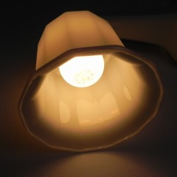 Porseleinen wandlamp met opaline kap, jaren 30 detail shade