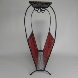 Vintage stalen bijzettafeltje met  tijdschriftenrek, jaren 50 zijkant