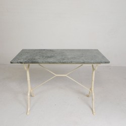 Tuintafel bistrotafel met marmer blad, jaren 50 voorkant