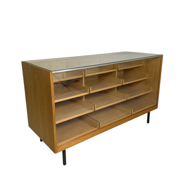 Toonbank, vitrine door ladenbau brixius, 150 cm lang, jaren 50