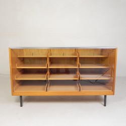 Toonbank, vitrine door ladenbau brixius, 150 cm lang, jaren 50 voorkant
