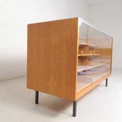 Toonbank, vitrine door ladenbau brixius, 150 cm lang, jaren 50 zijkant