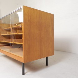 Counter, display case by Ladenbau Brixius, 150 cm long, 1950s side